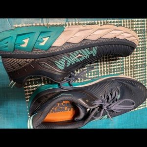 Hoka Ahari 2 aWomens size 10
